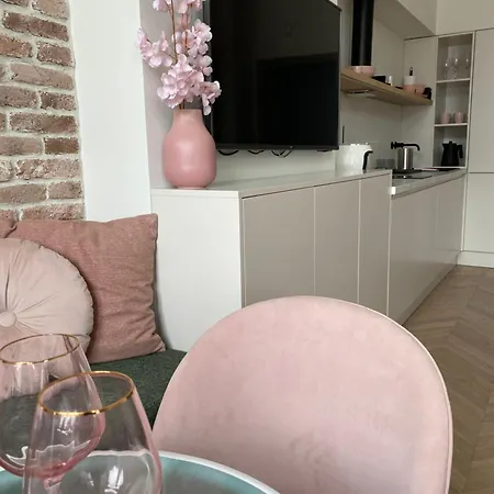 Royal Rose - Old Town Apartment *