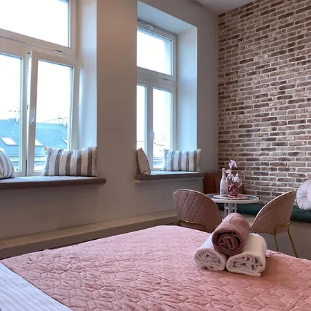 Royal Rose - Old Town Apartment