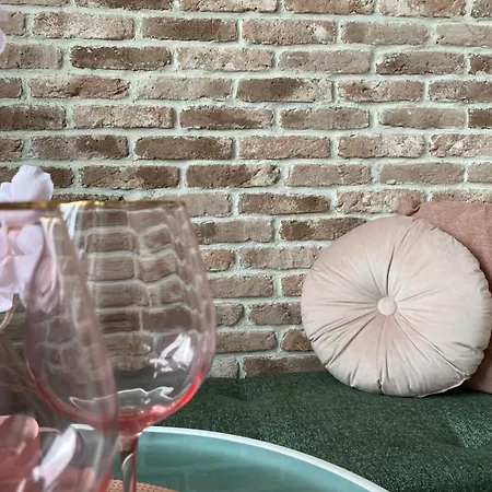 Royal Rose - Old Town Apartment