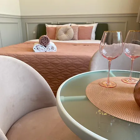 Royal Rose - Old Town *