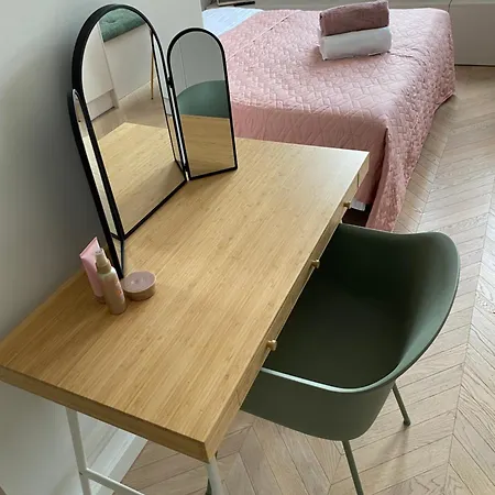 Royal Rose - Old Town *